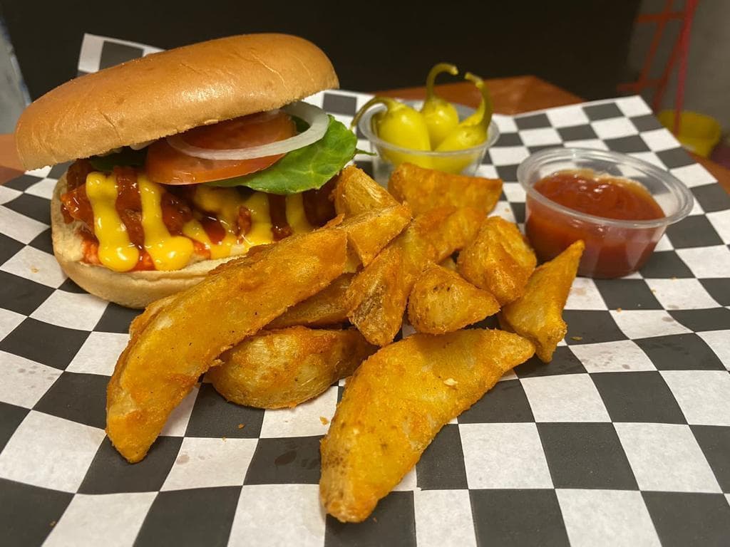Combo Hamburguesa Boneless + Papas + Bebida