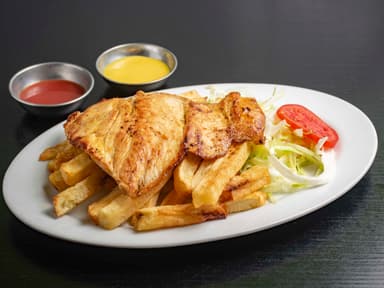 Filete con Papas y Ensalada