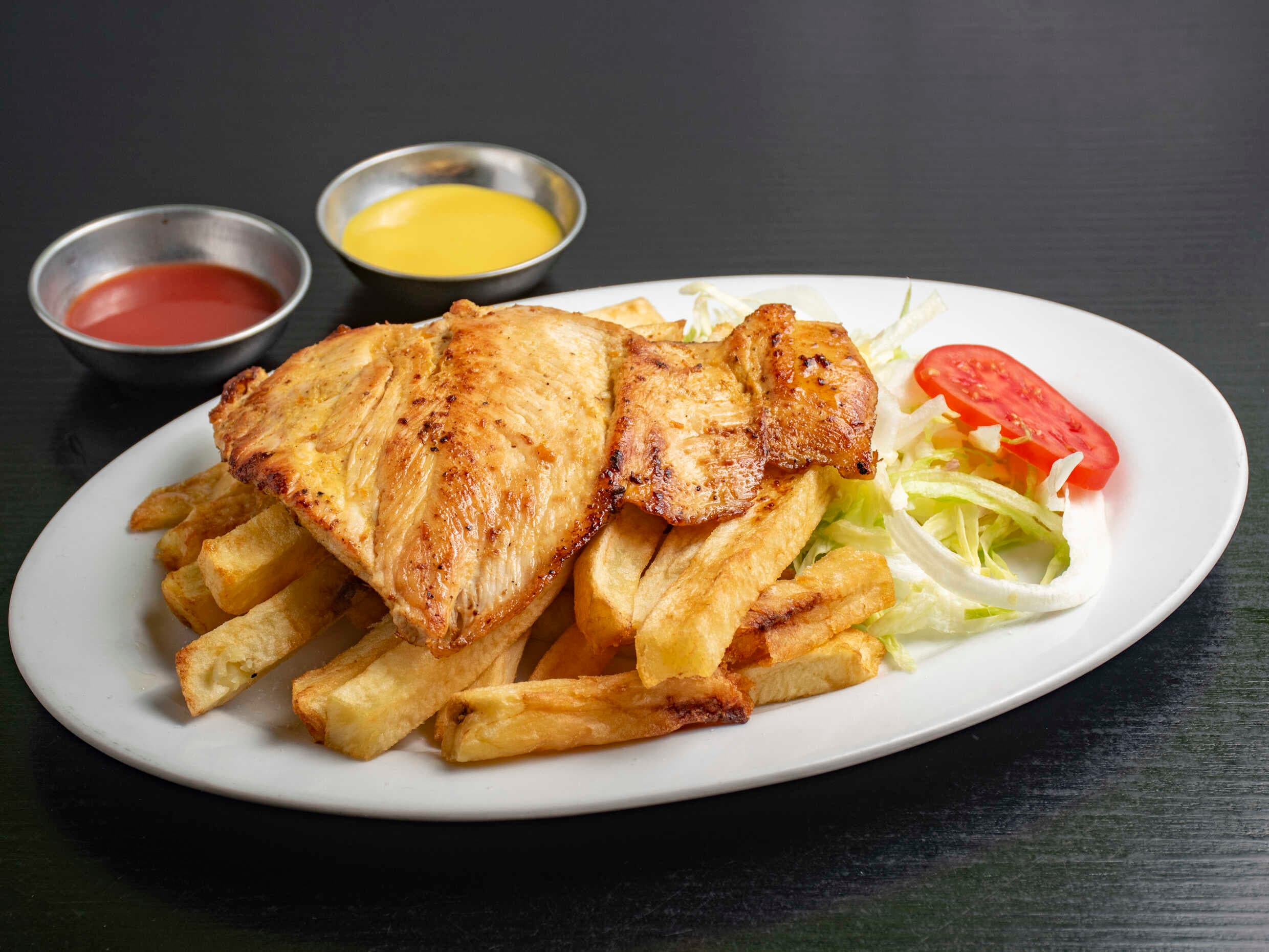 Filete con Papas y Ensalada
