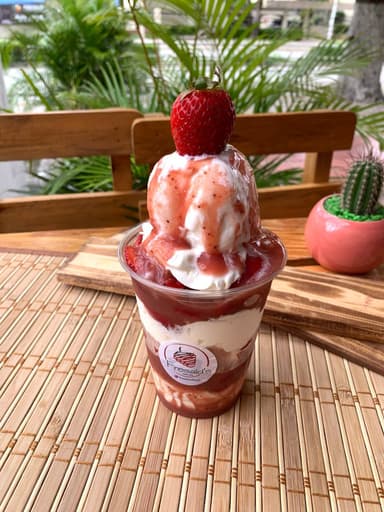 1 Fresas +Helado+ Mermelada de Fresa 12 Onz
