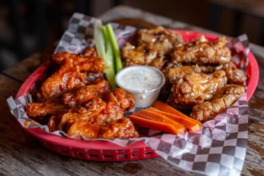 10 piezas de alitas + 1 ranch