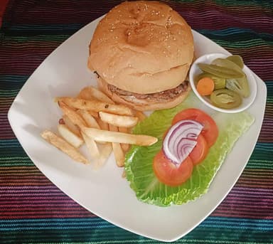 Hamburguesa de Res con Papas
