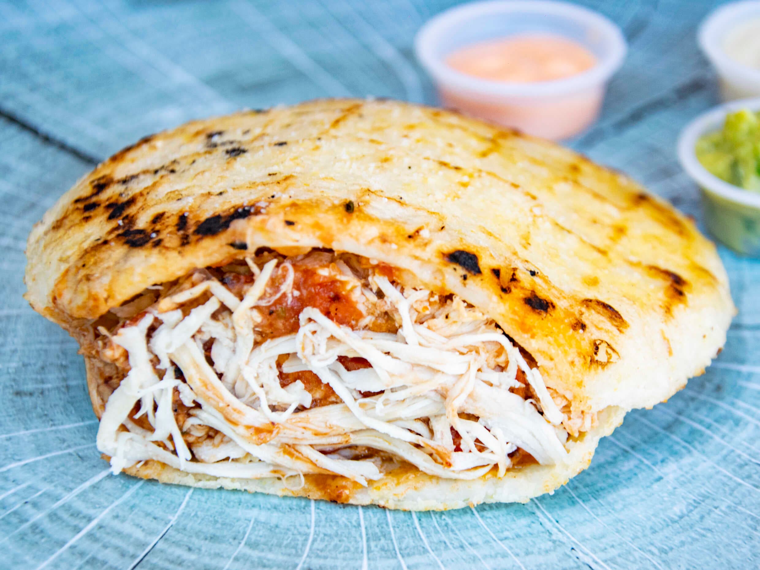 Arepa con Pollo