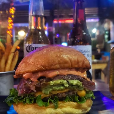 Guacamole Bacon Cheeseburger