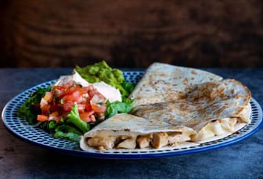 Quesadilla de Carne o Pollo
