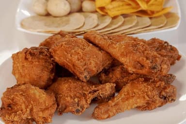 10 PIEZAS DE POLLO FRITO + BIG NEGRA 1.75L