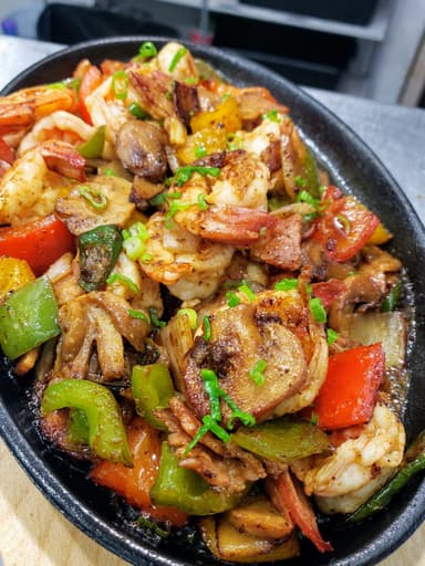 Camarones al Albañil + Agua Fresca.