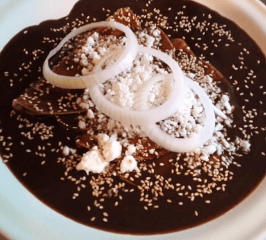 Combo-Enchiladas + Enmoladas + 2 refrescos