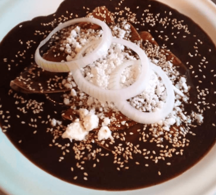 Combo-Enchiladas + Enmoladas + 2 refrescos