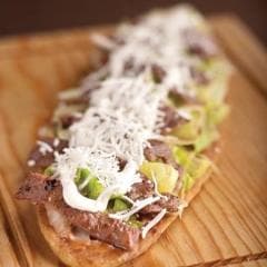 Huarache de Cecina