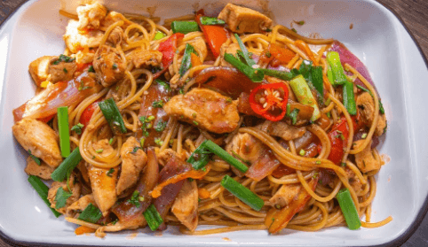 Tallarín Saltado de Pollo