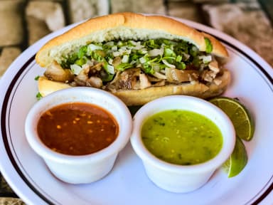 2 Tortas de Asado + Agua del Día