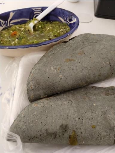 Combo 2 Quesadillas Grandes+ Refresco 400ML