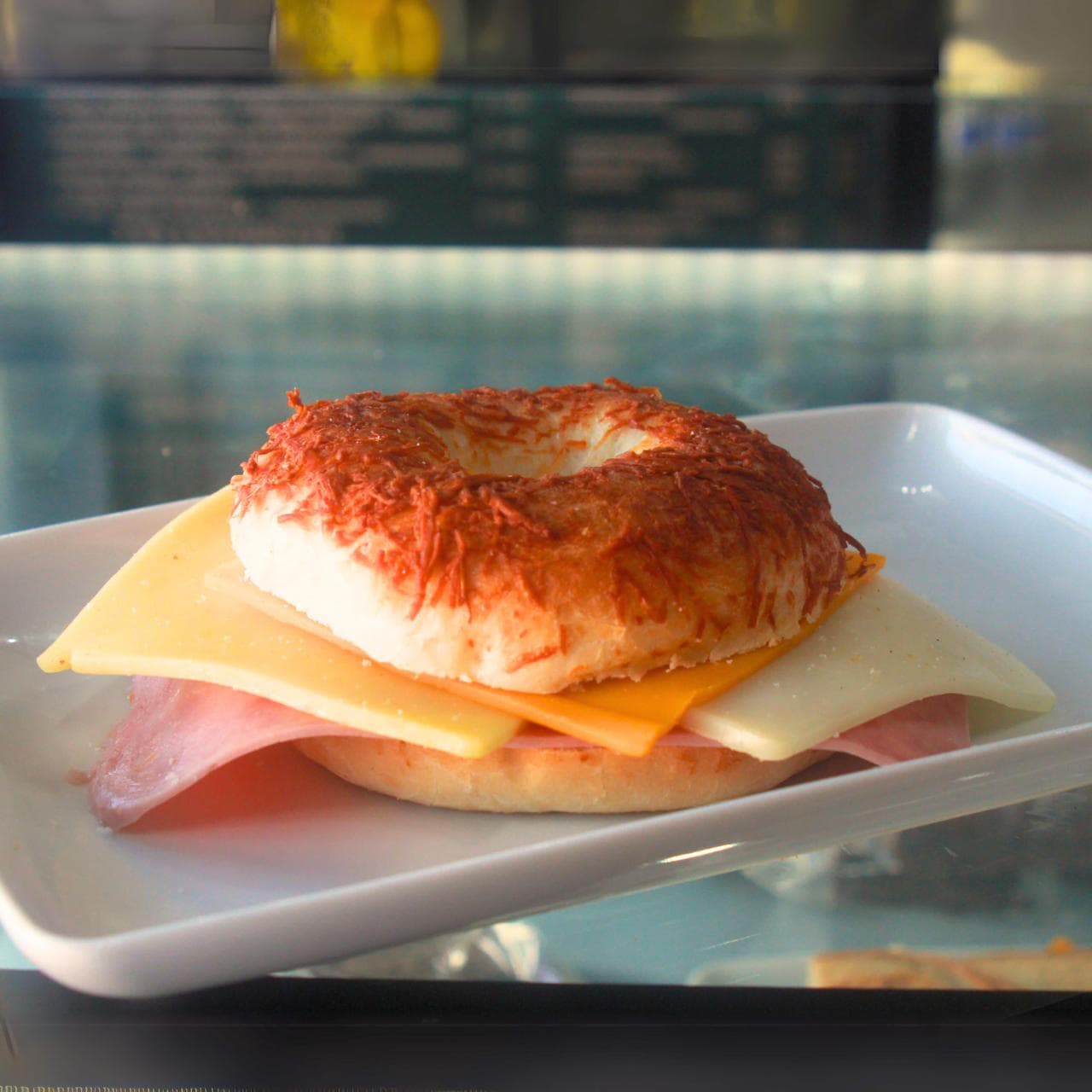 BAGEL TRES QUESOS