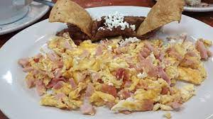 Huevos con Jamón y un CAFÉ