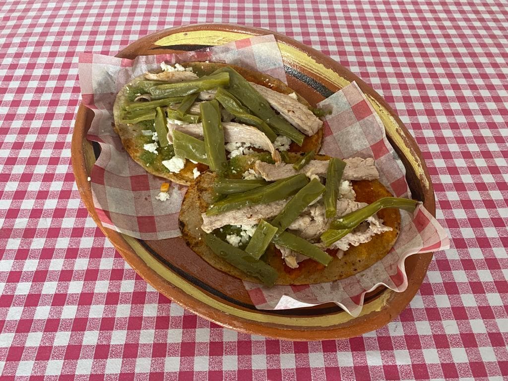 Memela con Carne y Nopal
