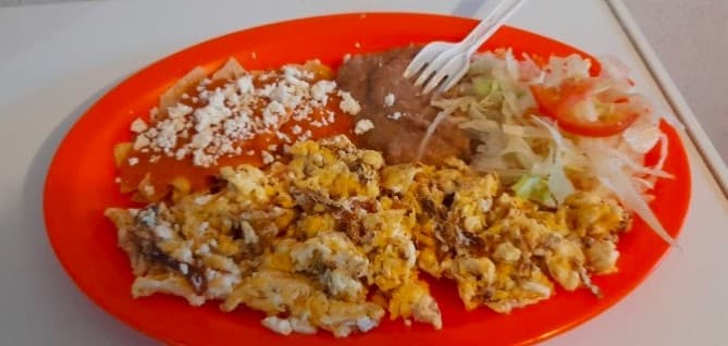 Huevos con Nopales