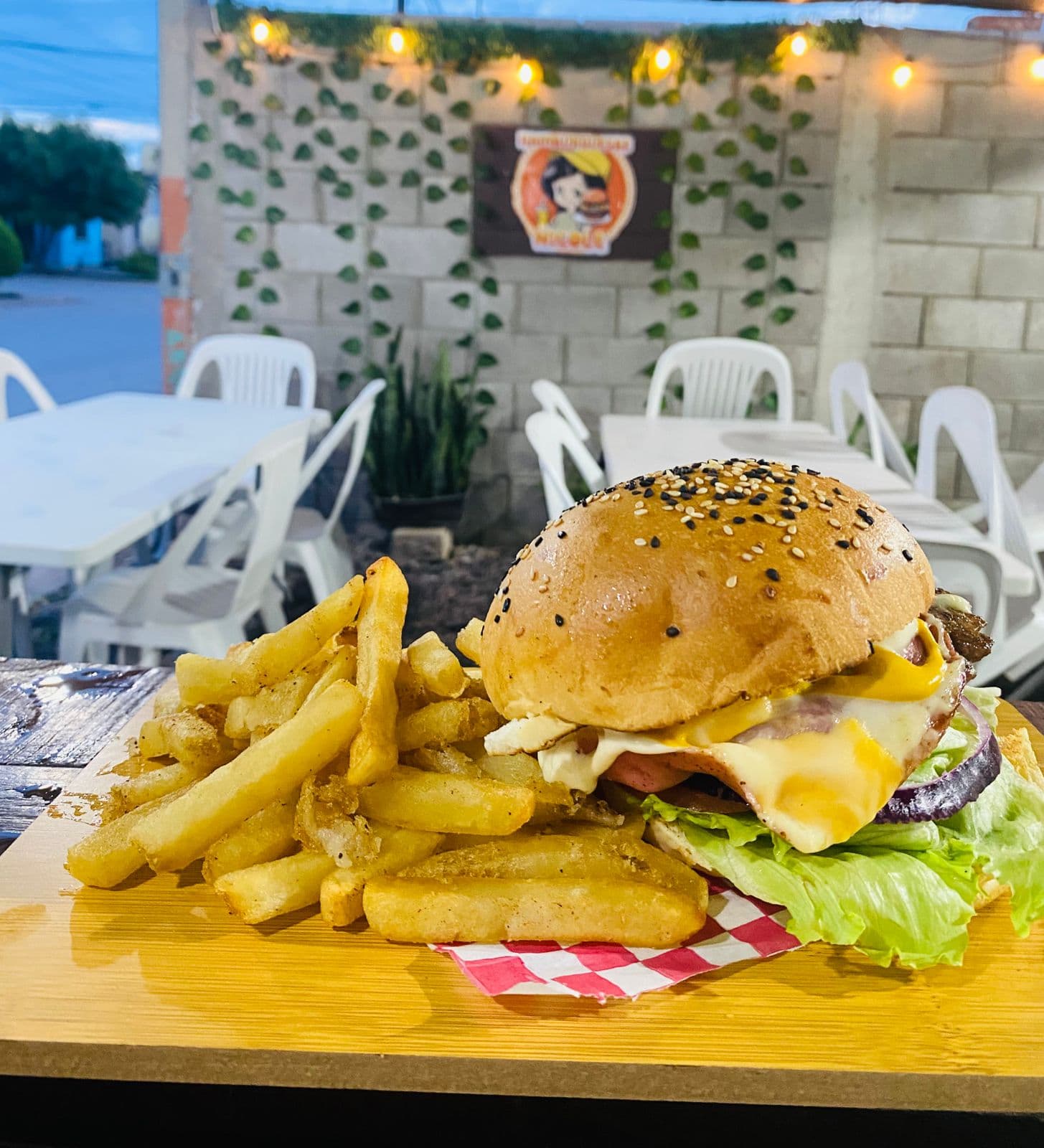 Hamburguesa Clásica con Papas