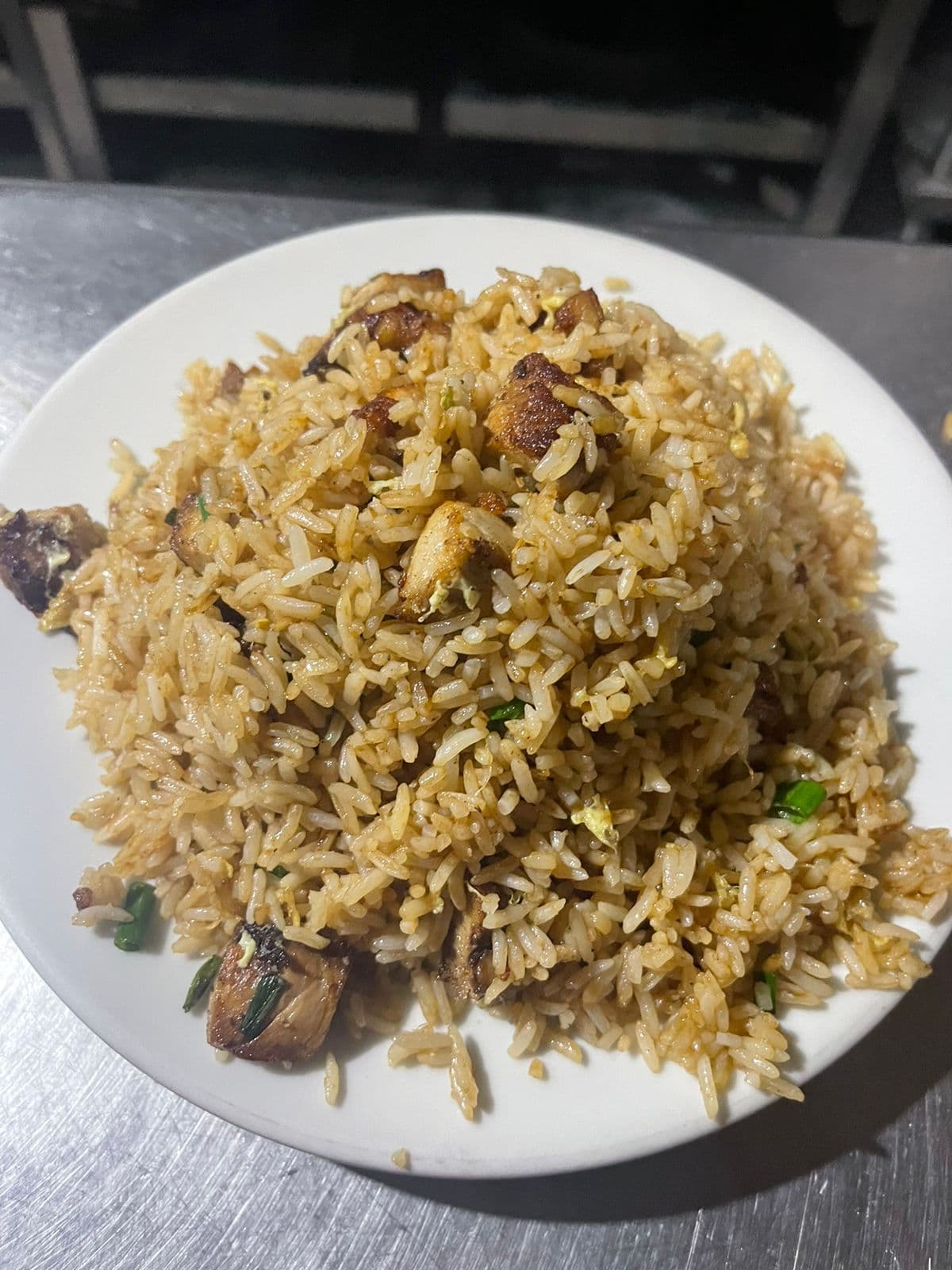 Chaufa con Pollo en Trozos