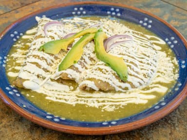 ENCHILADAS SUIZAS + BEBIDA GRATIS