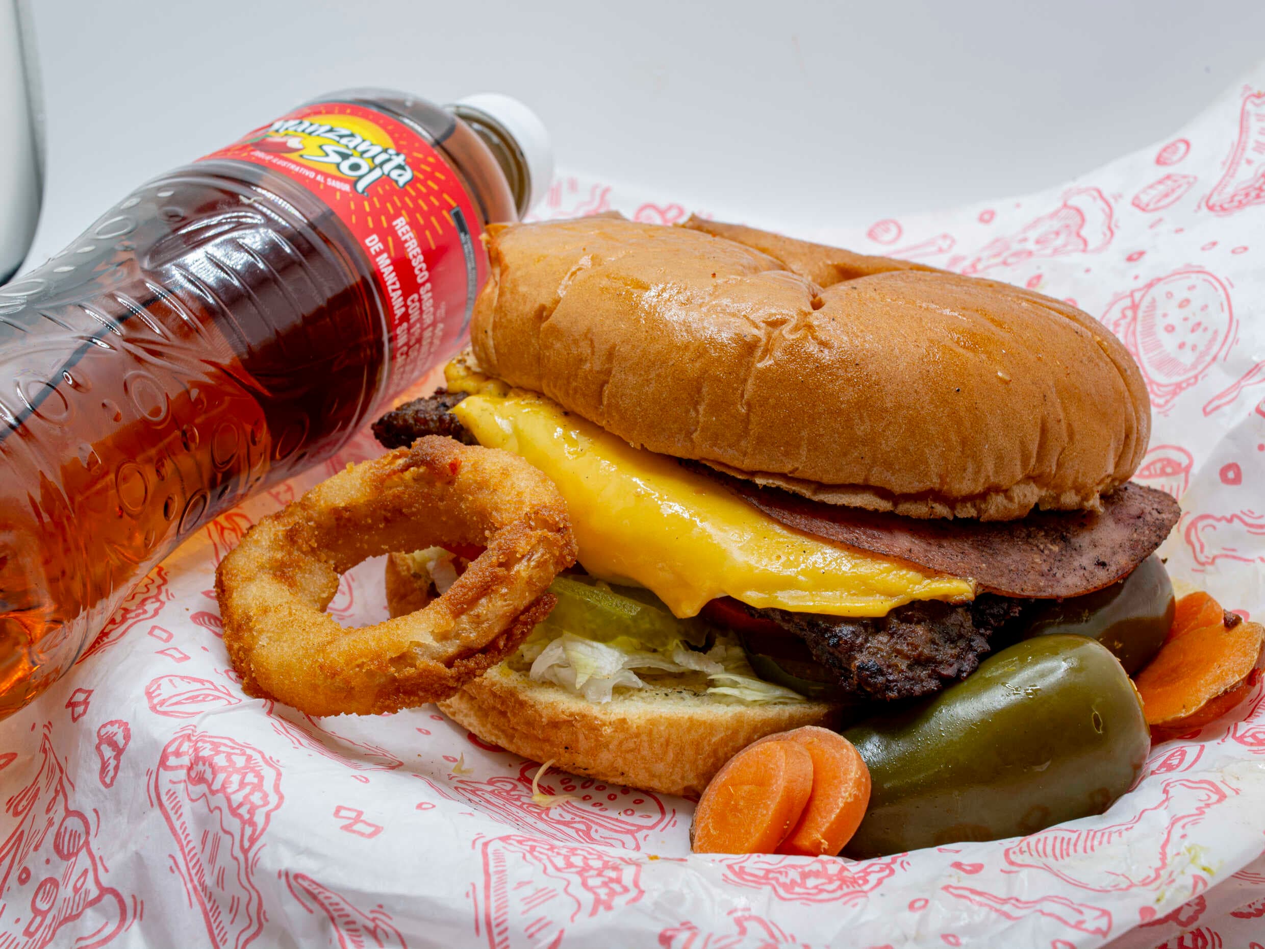 Combo Hamburguesa con Queso y Cebolla + Papas