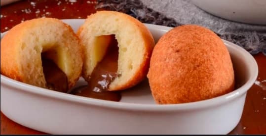 Buñuelo Relleno de Chocolate.