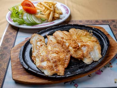 56 - Filet de Pescado al Ajillo, a la Plancha
