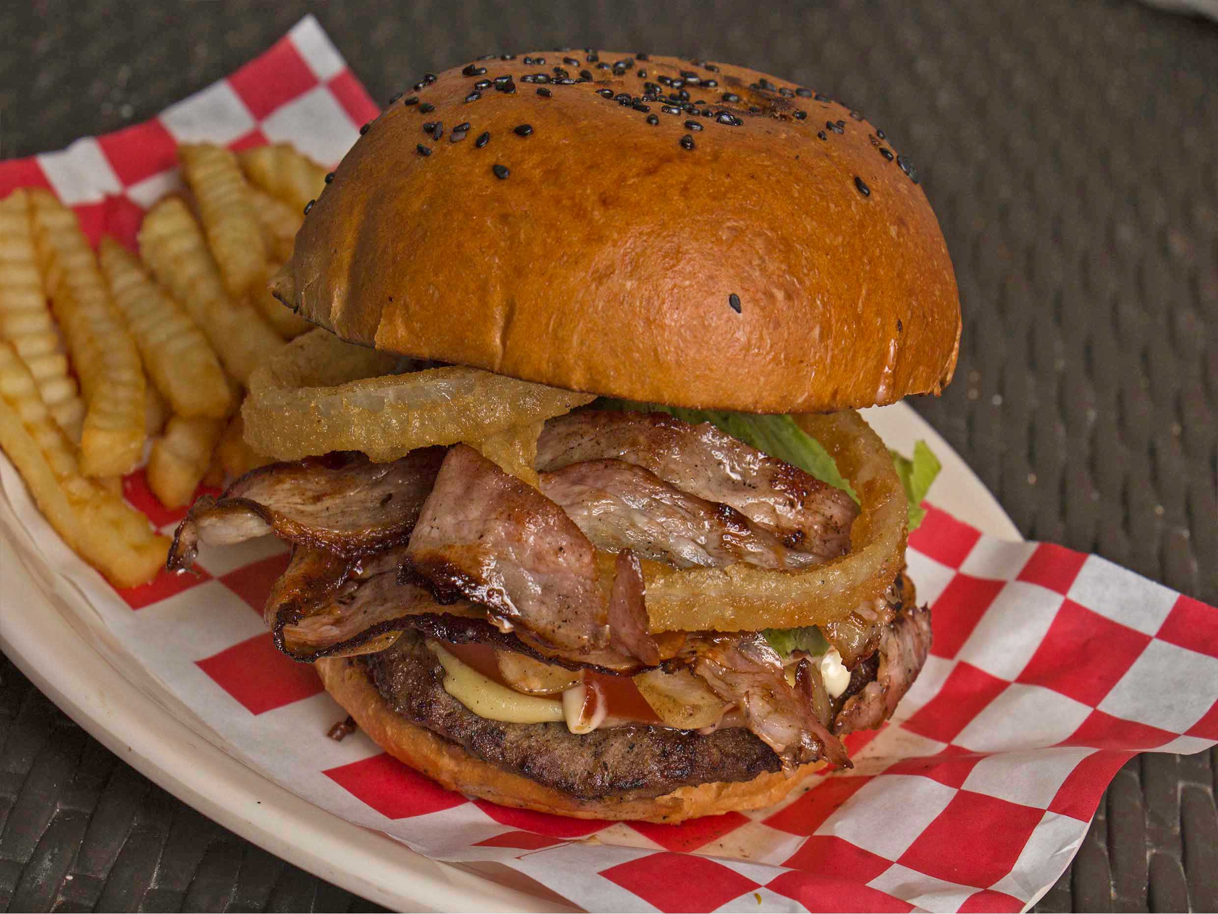Timi´s Burguer con papas