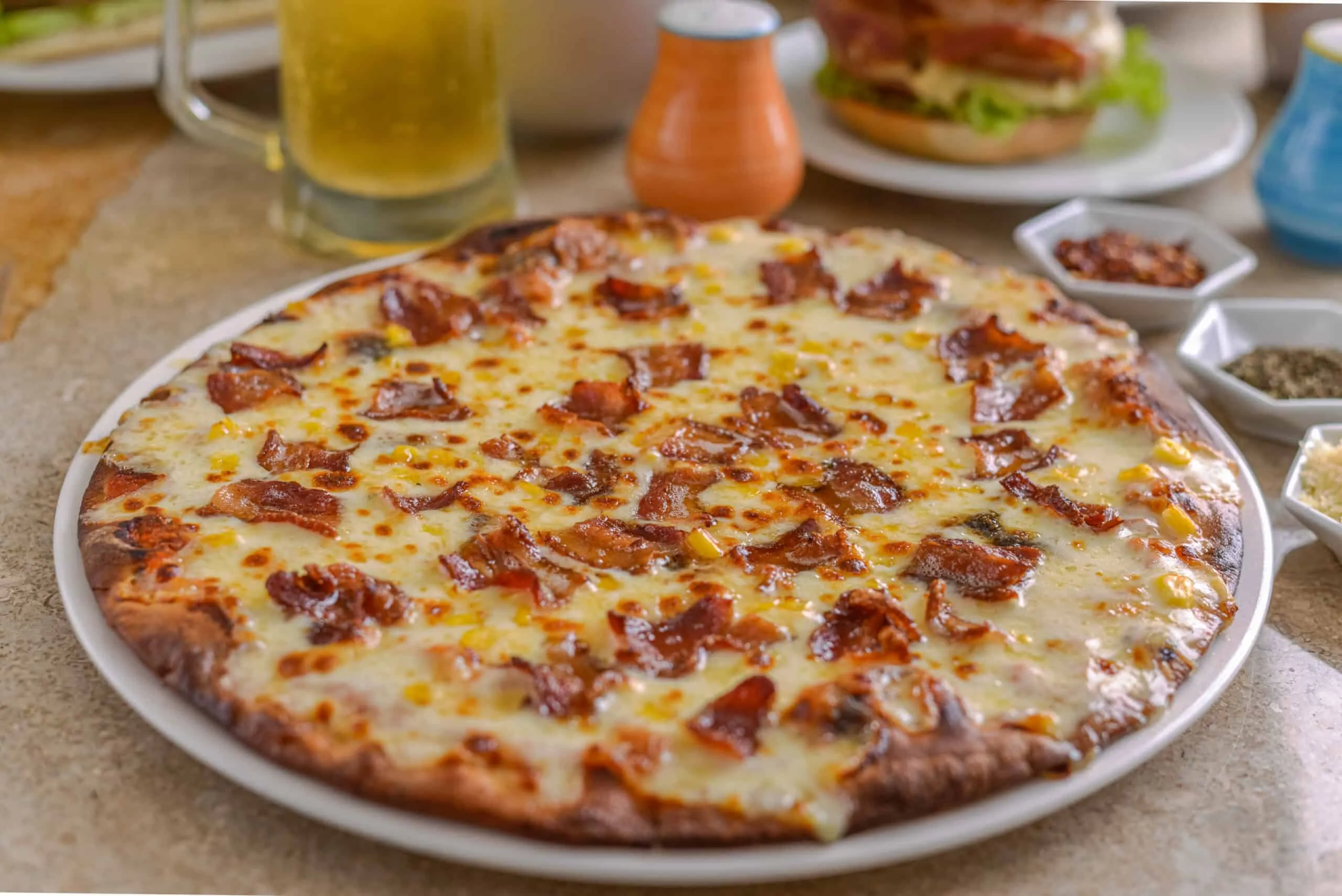 Pizza Tocineta y Maíz
