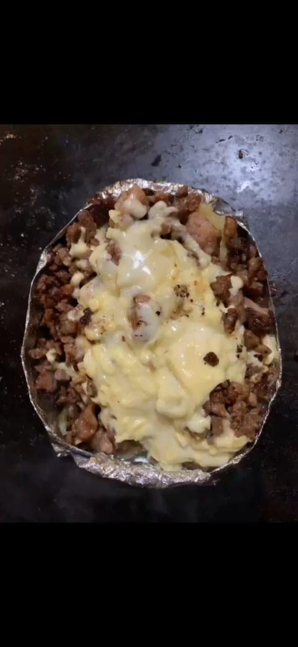 Papa Rellena con Carne Asada