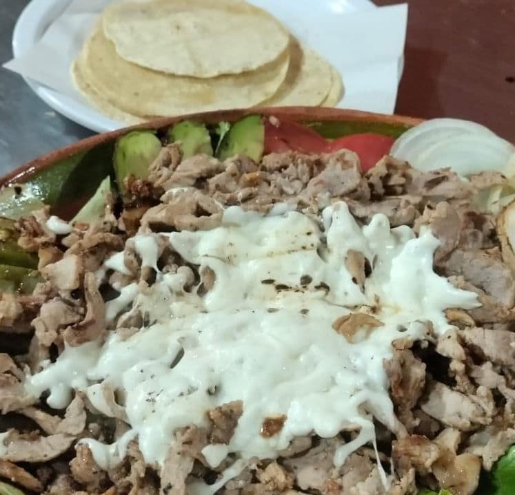 Alambre Pastor con Queso
