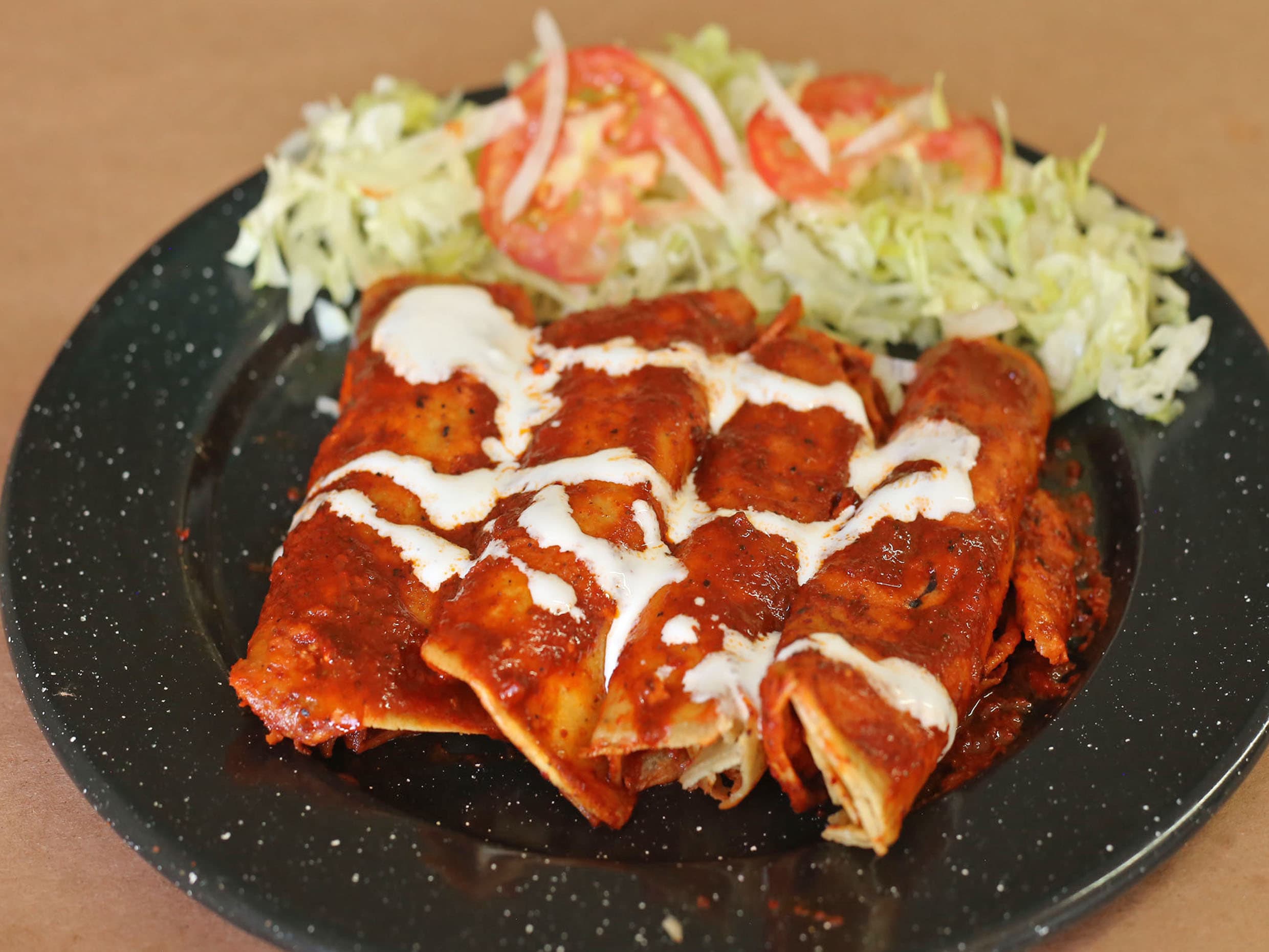 Enchiladas Rojas de Pollo