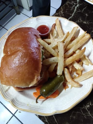 Combo-Torta + Papas + Bebida