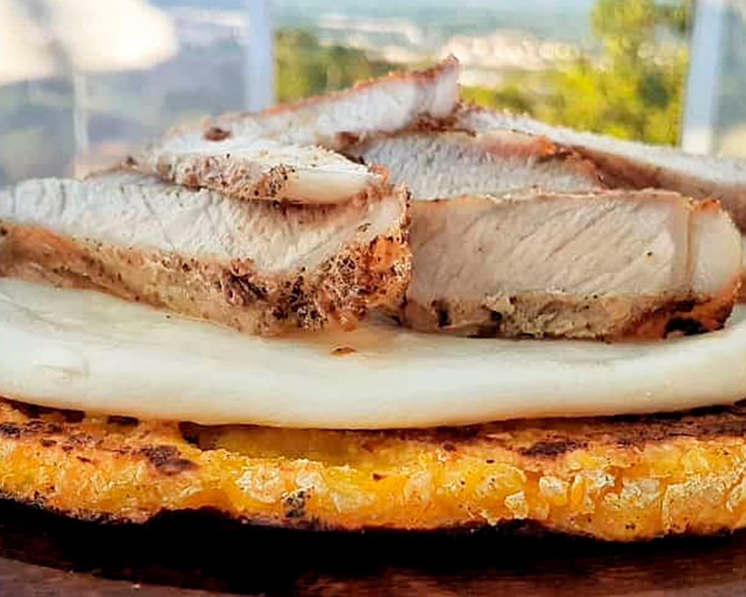 Cachapa rellena de Pernil(pierna de cerdo horneada