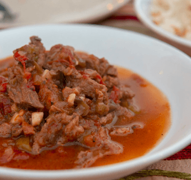 Bisteck Ranchero con Tortillas de Harina