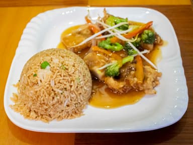 Pollo Chijaukay + Wantan/Sopa + Gaseosa