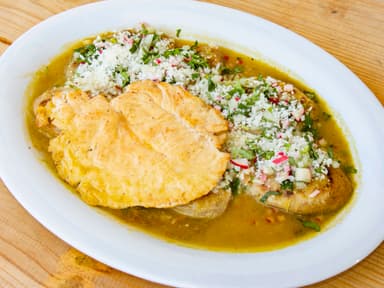 12 Tlacoyos/carne/refresco