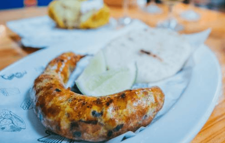 Chorizo con Arepa