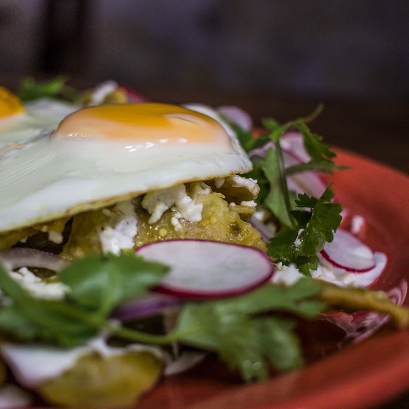 Chilaquiiles con Huevo + Bebida a Elegir