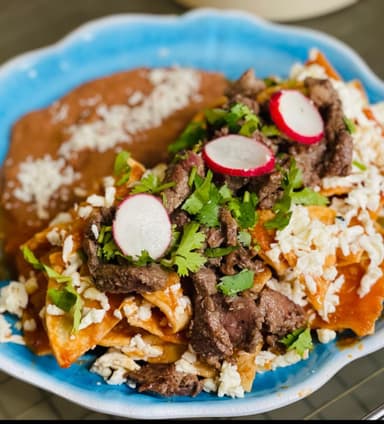Chilaquiles con Arrachera