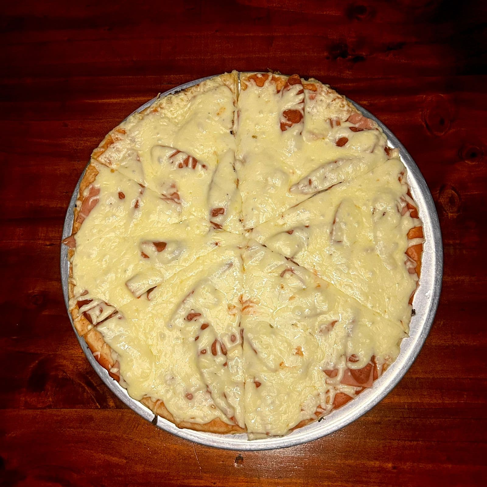 Pizza de  tres carnes+ Limonada de coco
