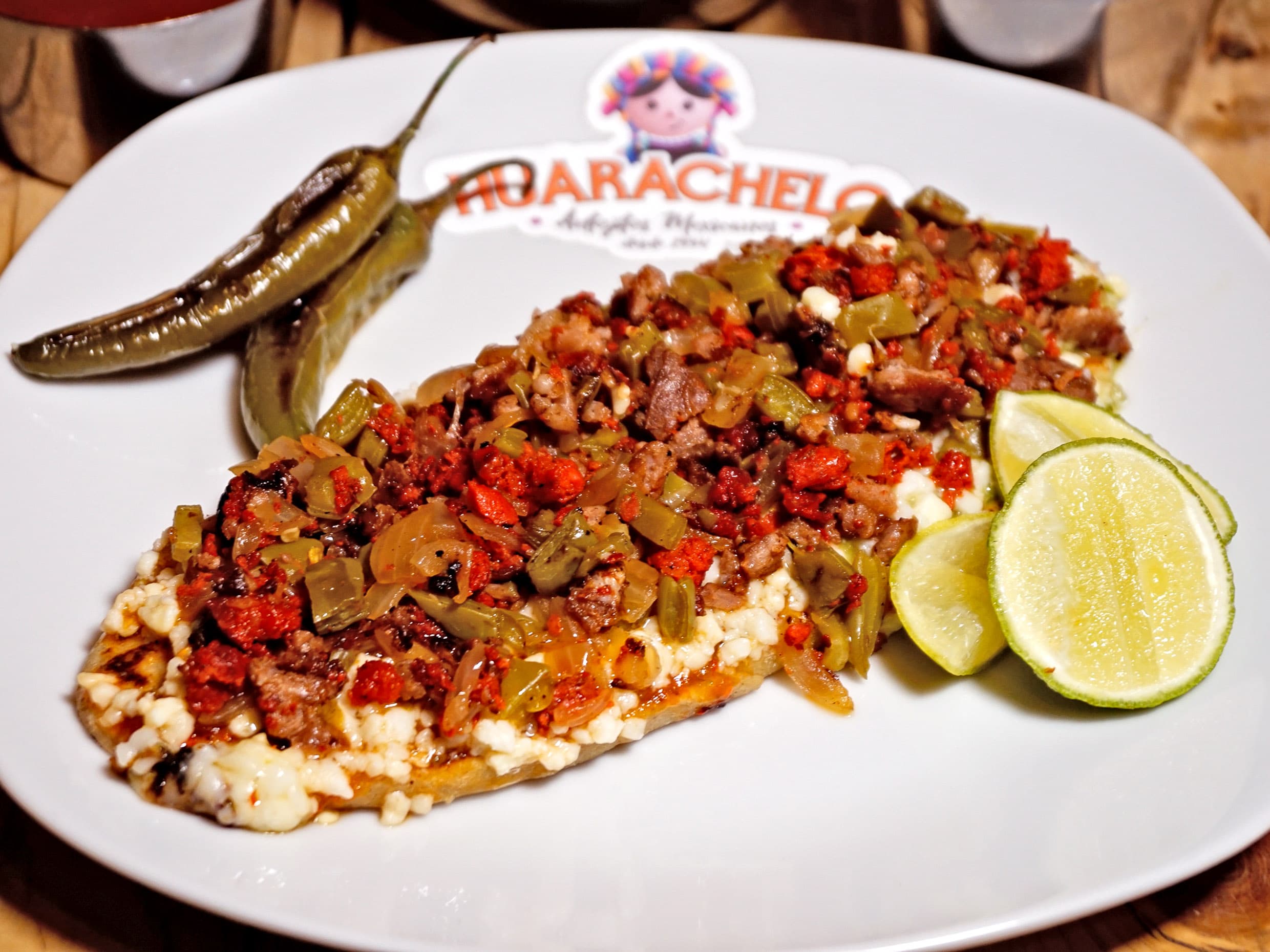 Huarache de Bistec y Chorizo