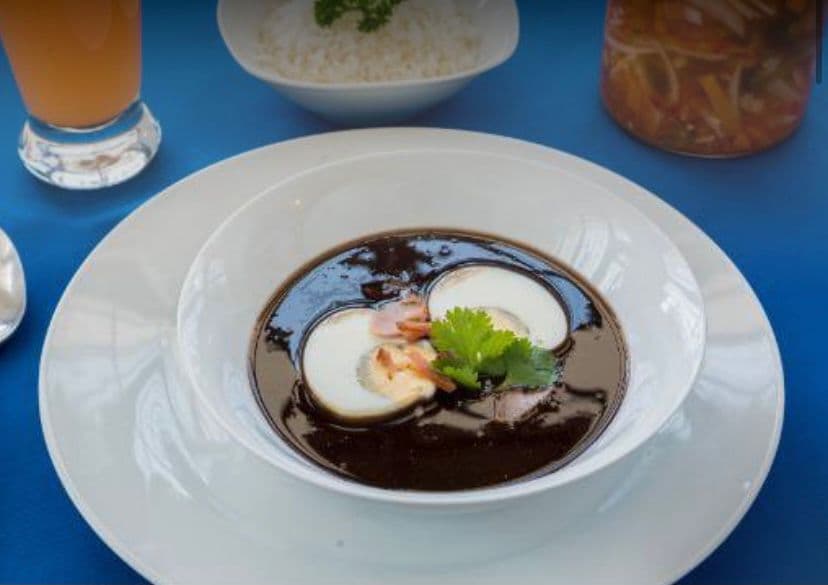 Sopa Negra + Refresco del Día