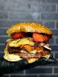 Burger Chistorra con Pierna y Piña