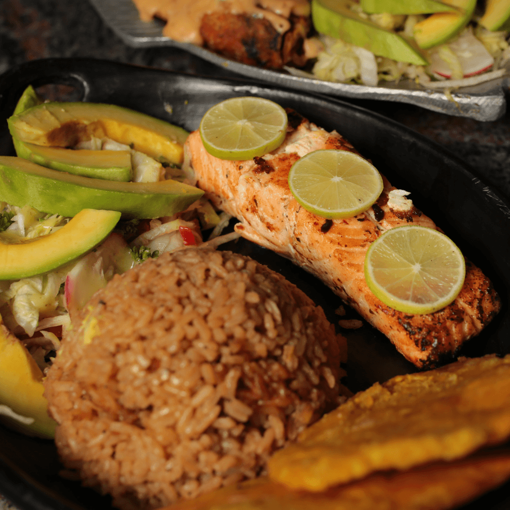 Combo Salmón a la Plancha + Sopa de Pescado 9 Onz