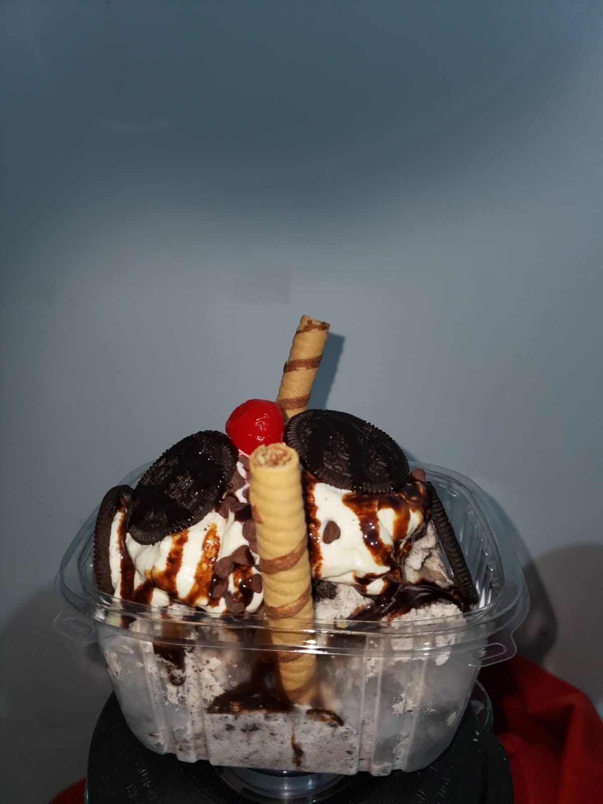 Sundae Brownie Con Oreo y Barquillos