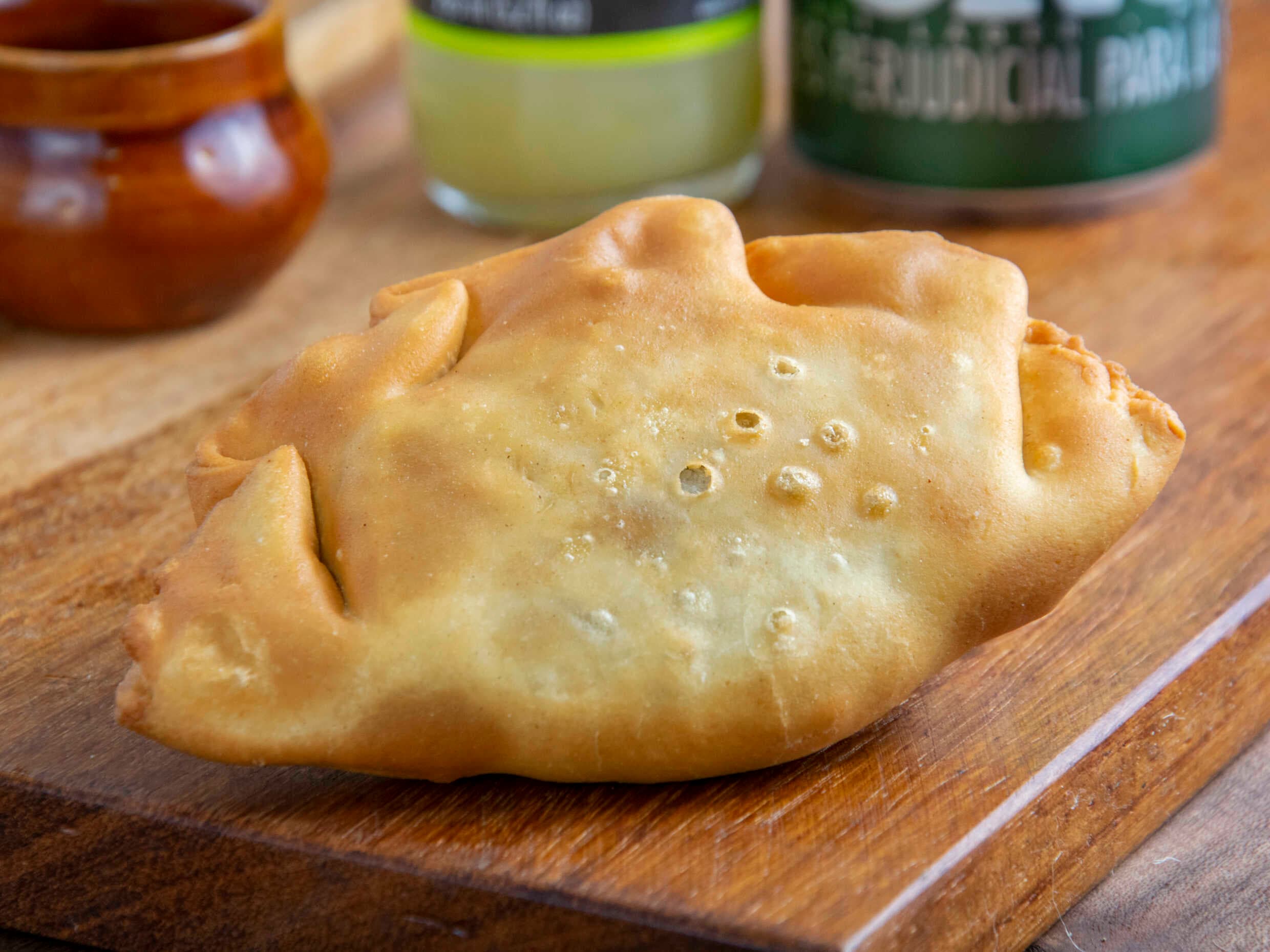 Empanada Queso, Ciruela y tocineta