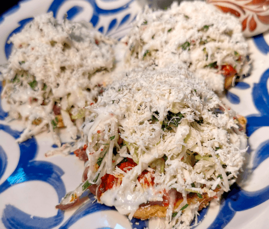 Sopes de Chicharrón Prensado