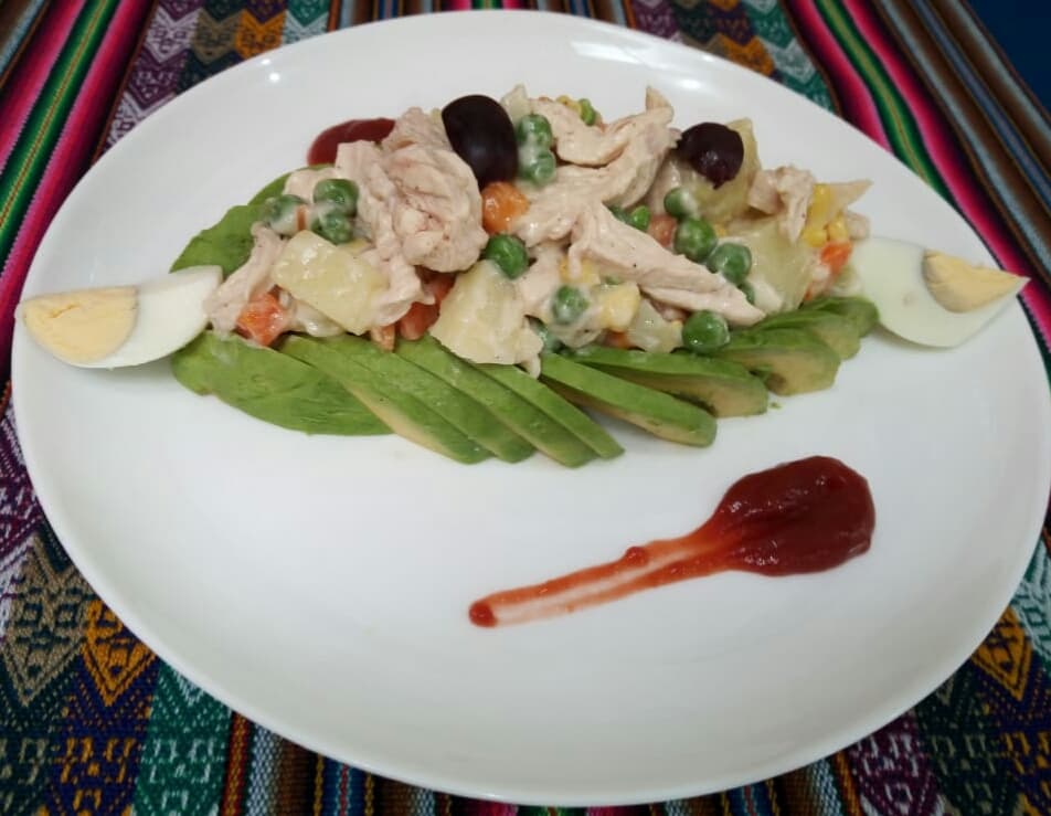 Aguacate Relleno de Pollo