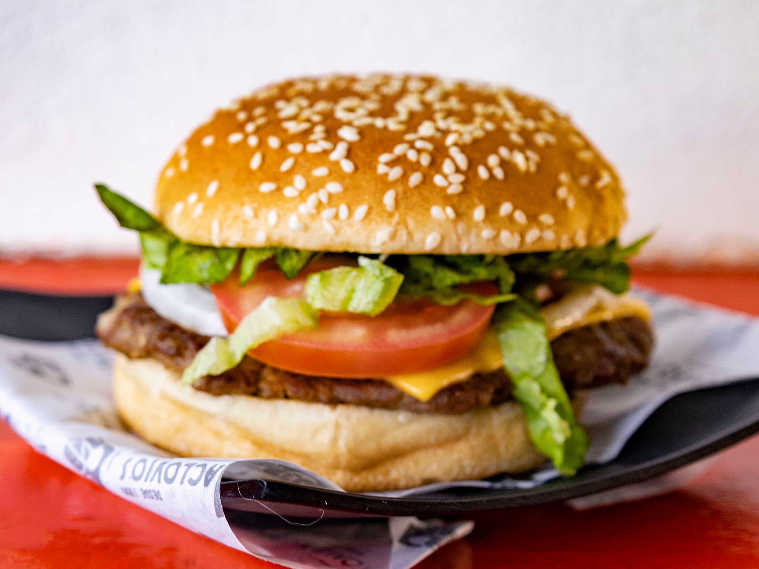 Hamburguesa chica Clásica de Res